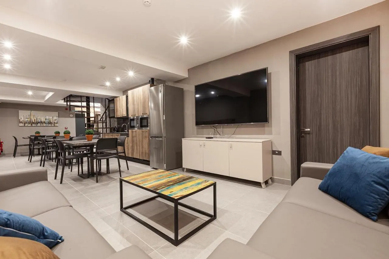 Charming,Comfortable And Centrally Located Group Accomodation location